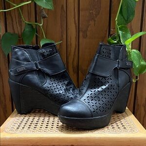 JBU Black Cutout Wedge Boots